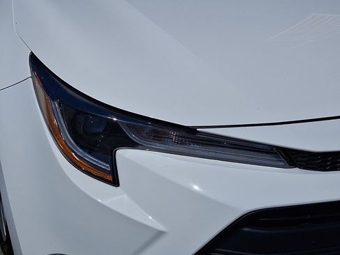 Used 2025 Toyota Corolla LE FWD image 9