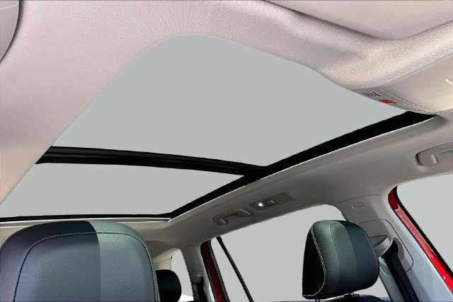 Used 2024 Volkswagen Tiguan SE w/ Panoramic Sunroof Package AWD/4WD image 27