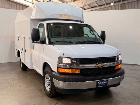 New 2025 Chevrolet Express 3500 w/ Power Convenience Package image 7