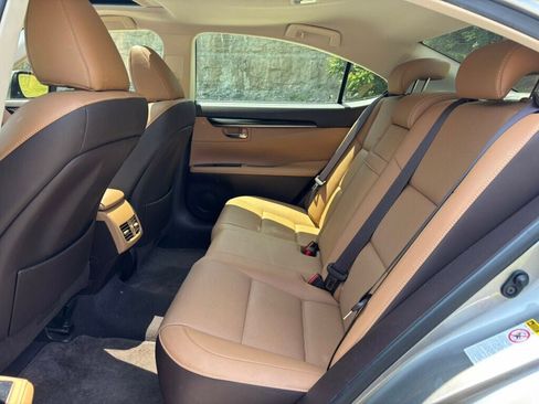 Used 2016 Lexus ES 350 w/ Premium Package w/Wood Trim FWD image 15
