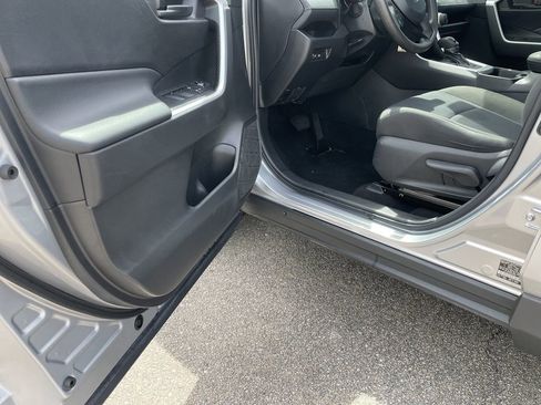 Used 2022 Toyota RAV4 LE AWD/4WD image 14