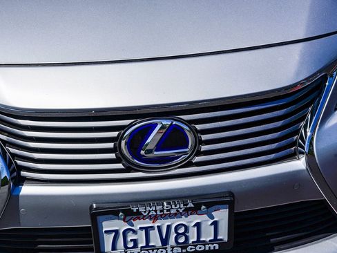 Used 2014 Lexus ES 300h w/ Luxury Package w/Bamboo Trim FWD image 13