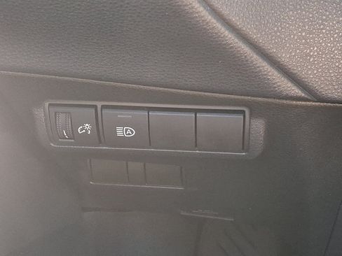 Used 2024 Toyota Corolla Cross XLE FWD image 22