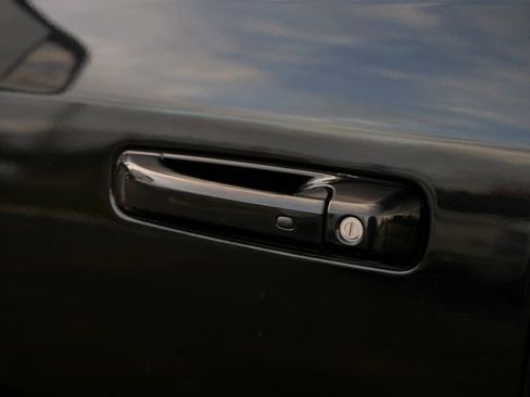 Used 2018 RAM 3500 Laramie Longhorn image 15