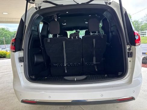 Used 2023 Chrysler Pacifica Touring FWD image 34