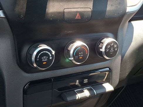 Used 2022 RAM 1500 Big Horn AWD/4WD image 17