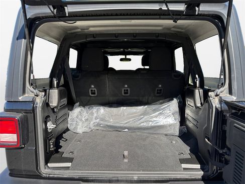 Used 2022 Jeep Wrangler Unlimited Sport image 18
