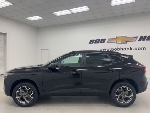 New 2026 Chevrolet Trax LT w/ Driver Confidence Package FWD image 8