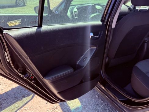 Used 2014 Kia Forte EX image 12