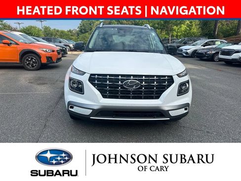 Used 2023 Hyundai Venue Limited w/ Cargo Package FWD image 2