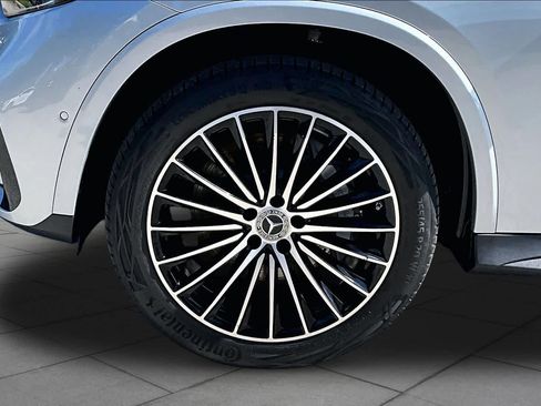 Used 2025 Mercedes-Benz GLC 300 4MATIC image 11