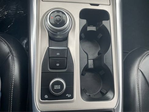 Used 2023 Ford Explorer XLT w/ Equipment Group 202A AWD/4WD image 25
