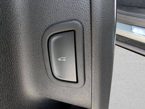 Used 2026 Chevrolet Traverse RS FWD image 22
