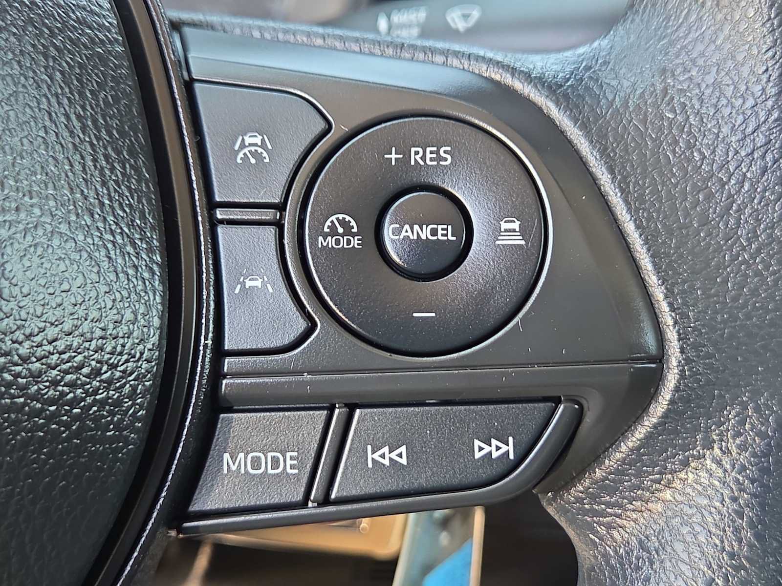Used 2025 Toyota Corolla LE FWD image 24