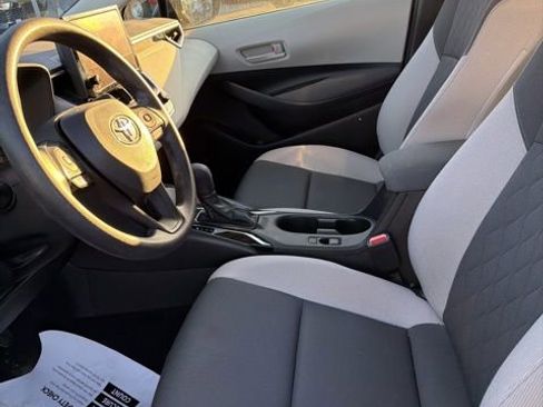 Used 2025 Toyota Corolla LE FWD image 2