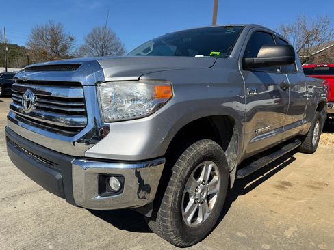 Used 2017 Toyota Tundra SR5 image 1