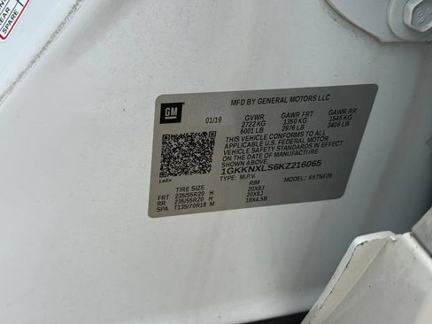 Used 2019 GMC Acadia Denali w/ Technology Package AWD/4WD image 10