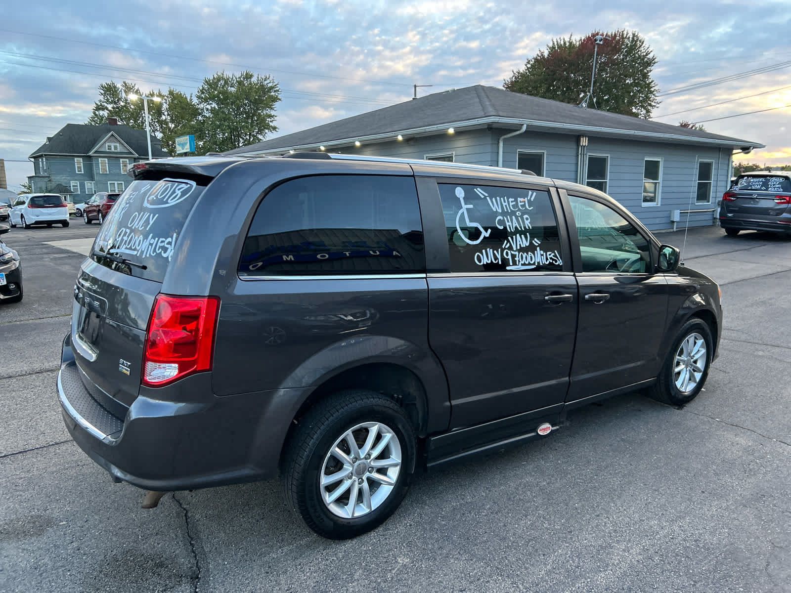 Used 2018 Dodge Grand Caravan SXT FWD image 7