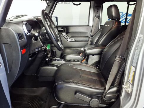 Used 2017 Jeep Wrangler Unlimited Rubicon image 15