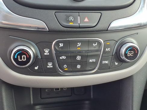 Used 2022 Chevrolet Equinox LT FWD image 19