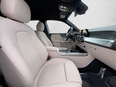 Used 2025 Mercedes-Benz GLB 250 4MATIC image 20
