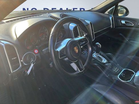 Used 2017 Porsche Cayenne Platinum Edition image 16