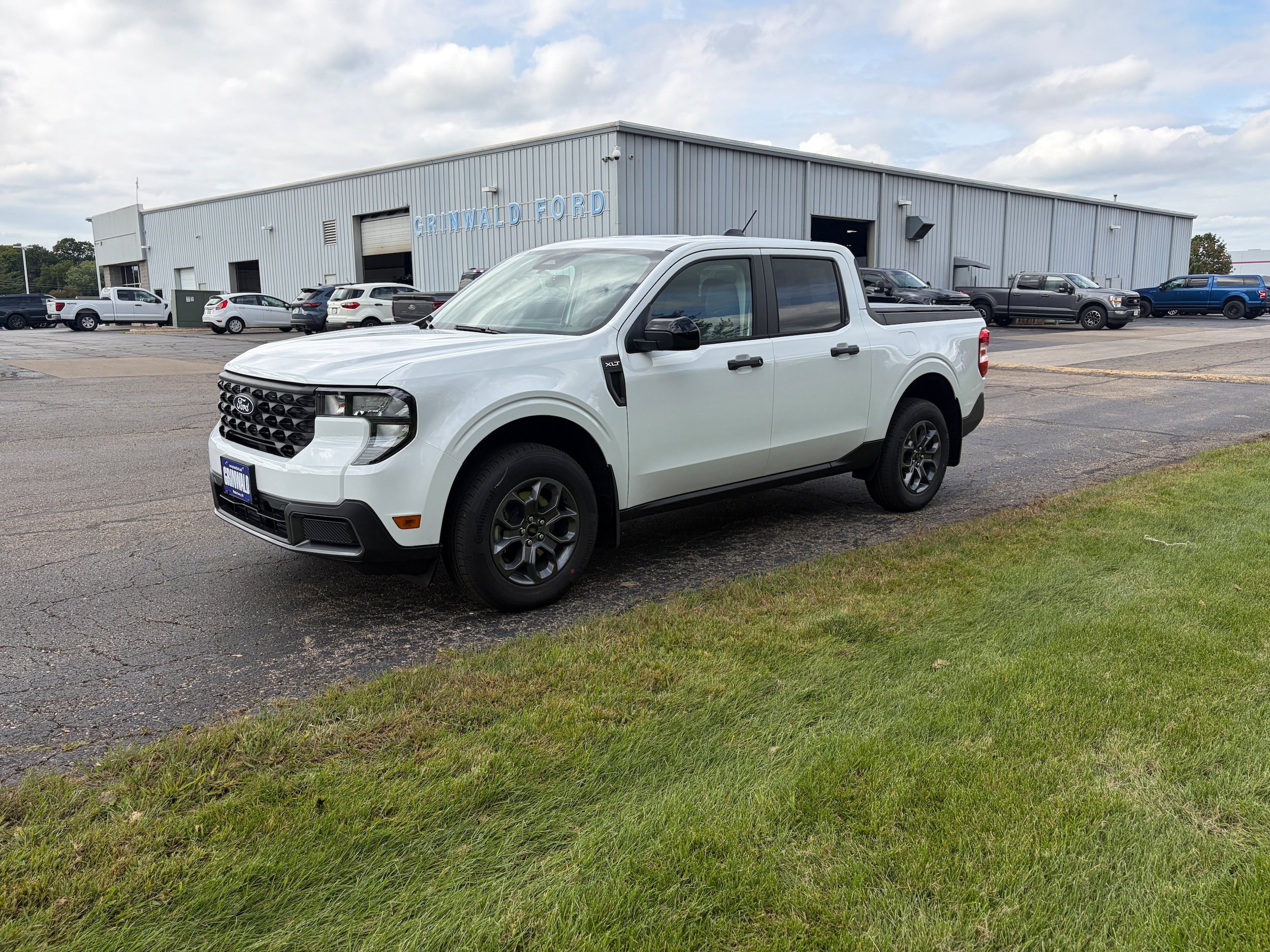 New 2026 Ford Maverick XLT w/ XLT Luxury Package FWD image 2