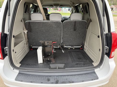 Used 2017 Dodge Grand Caravan SE w/ Power Window Group FWD image 32