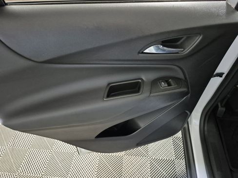 Used 2023 Chevrolet Equinox LT w/ LPO, Floor Liner Package image 4