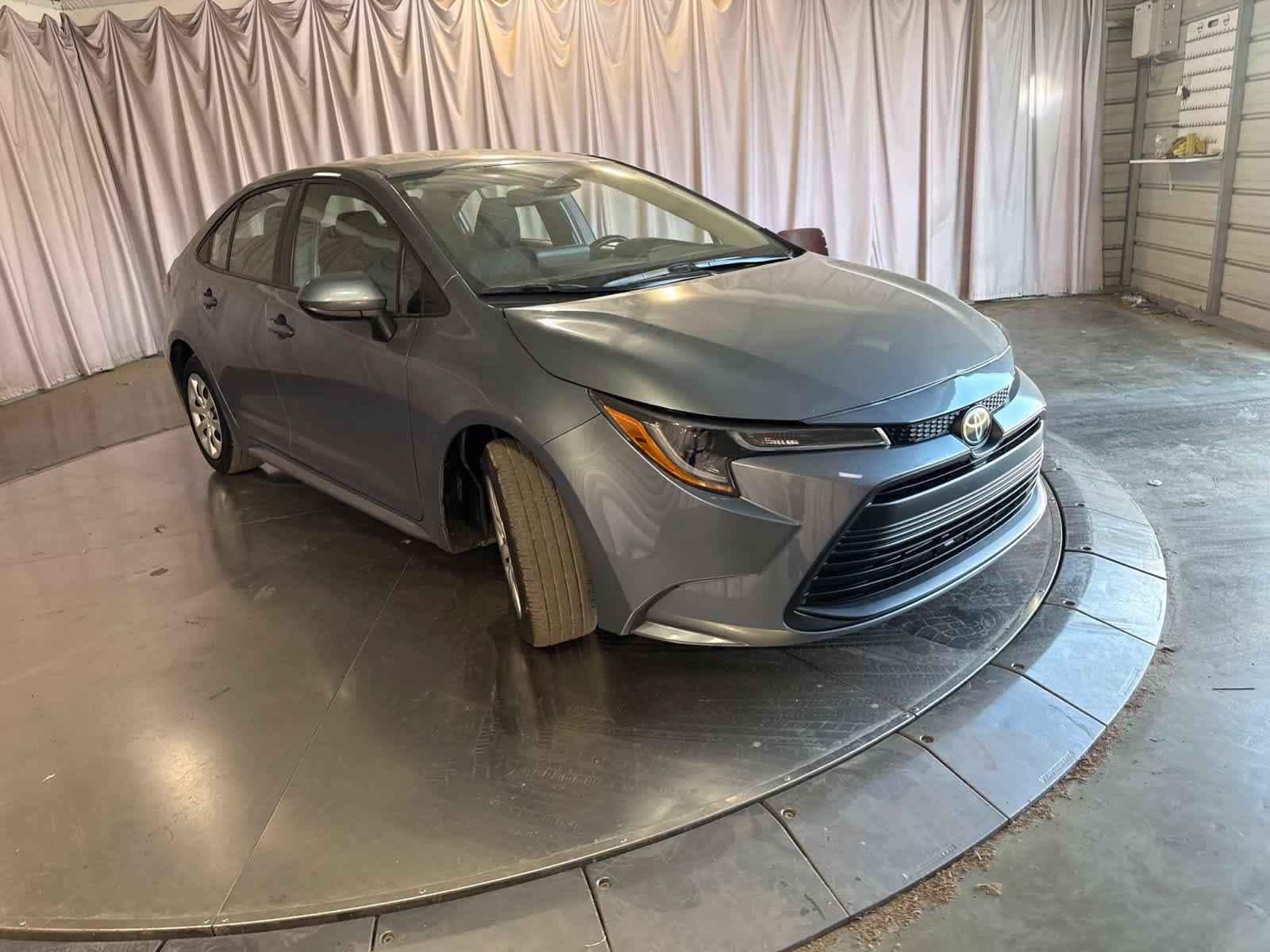 Used 2025 Toyota Corolla LE FWD image 3