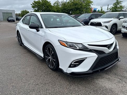 Used 2019 Toyota Camry SE FWD image 9