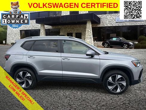 Used 2025 Volkswagen Taos SE w/ Panoramic Sunroof Package AWD/4WD image 5