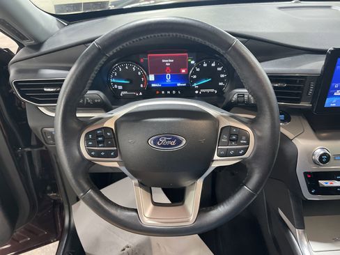 Used 2022 Ford Explorer XLT w/ Equipment Group 202A image 20
