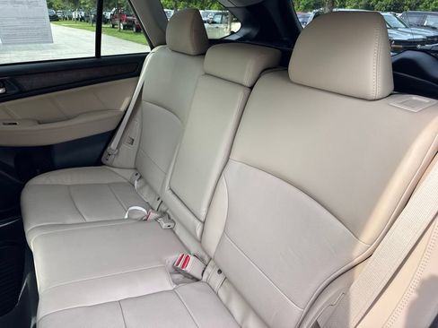 Used 2018 Subaru Outback 3.6R Limited AWD/4WD image 11