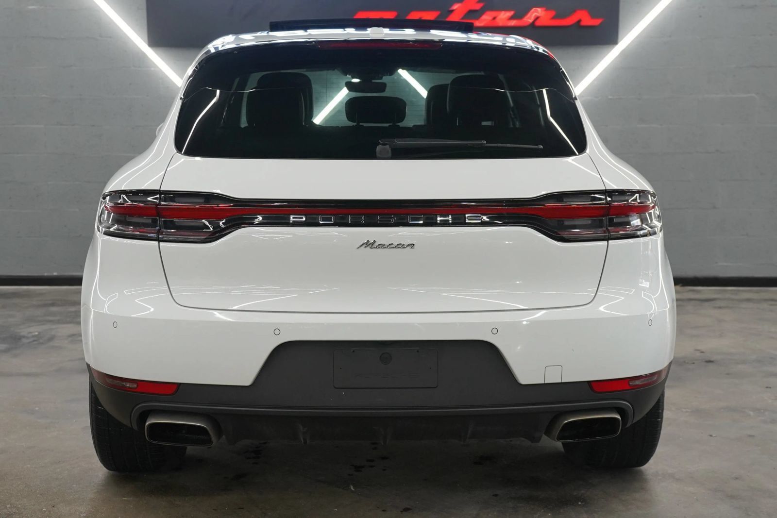 Used 2019 Porsche Macan AWD/4WD image 17