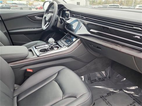 Certified 2023 Audi Q8 Premium image 26