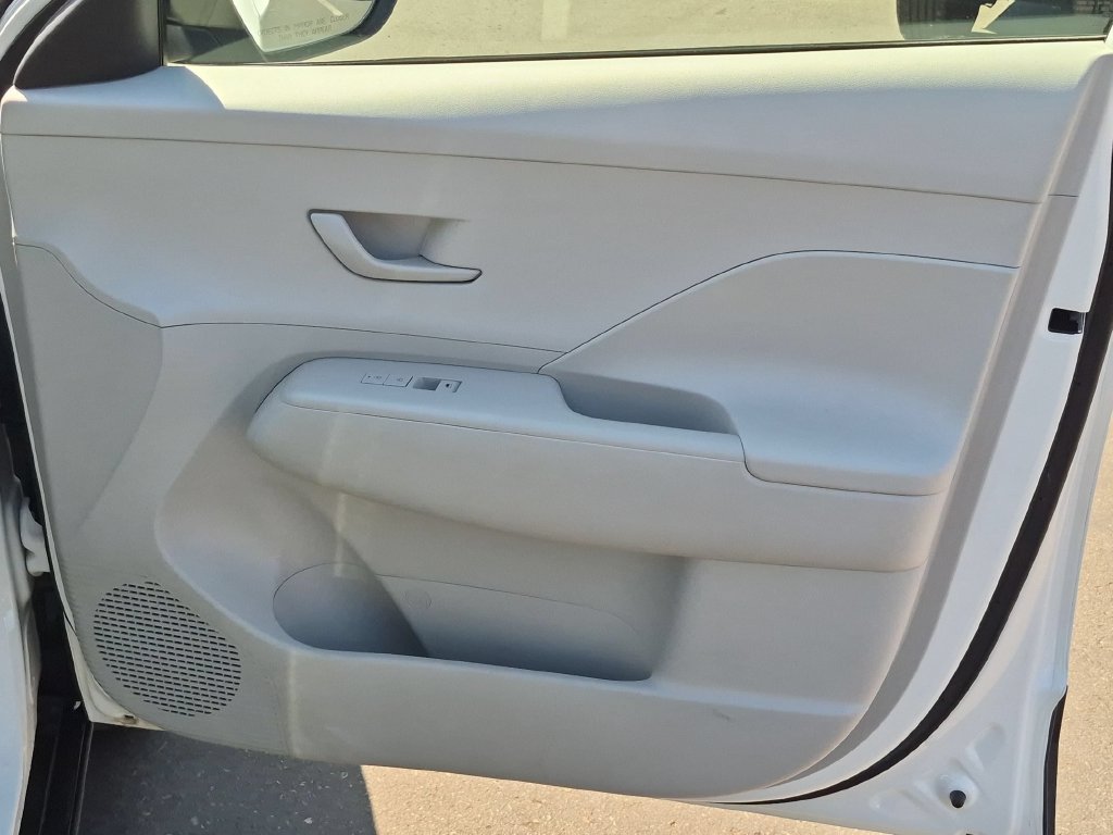 Used 2025 Hyundai Kona SEL FWD image 33