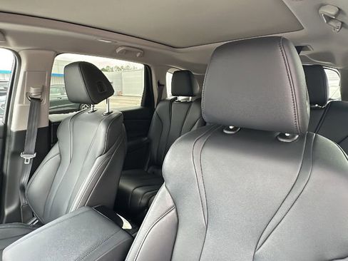 Used 2023 Acura MDX SH-AWD image 13