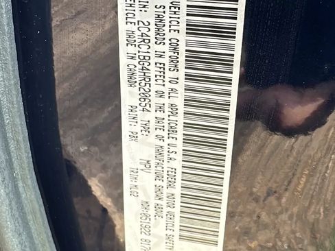 Used 2017 Chrysler Pacifica Touring-L FWD image 44