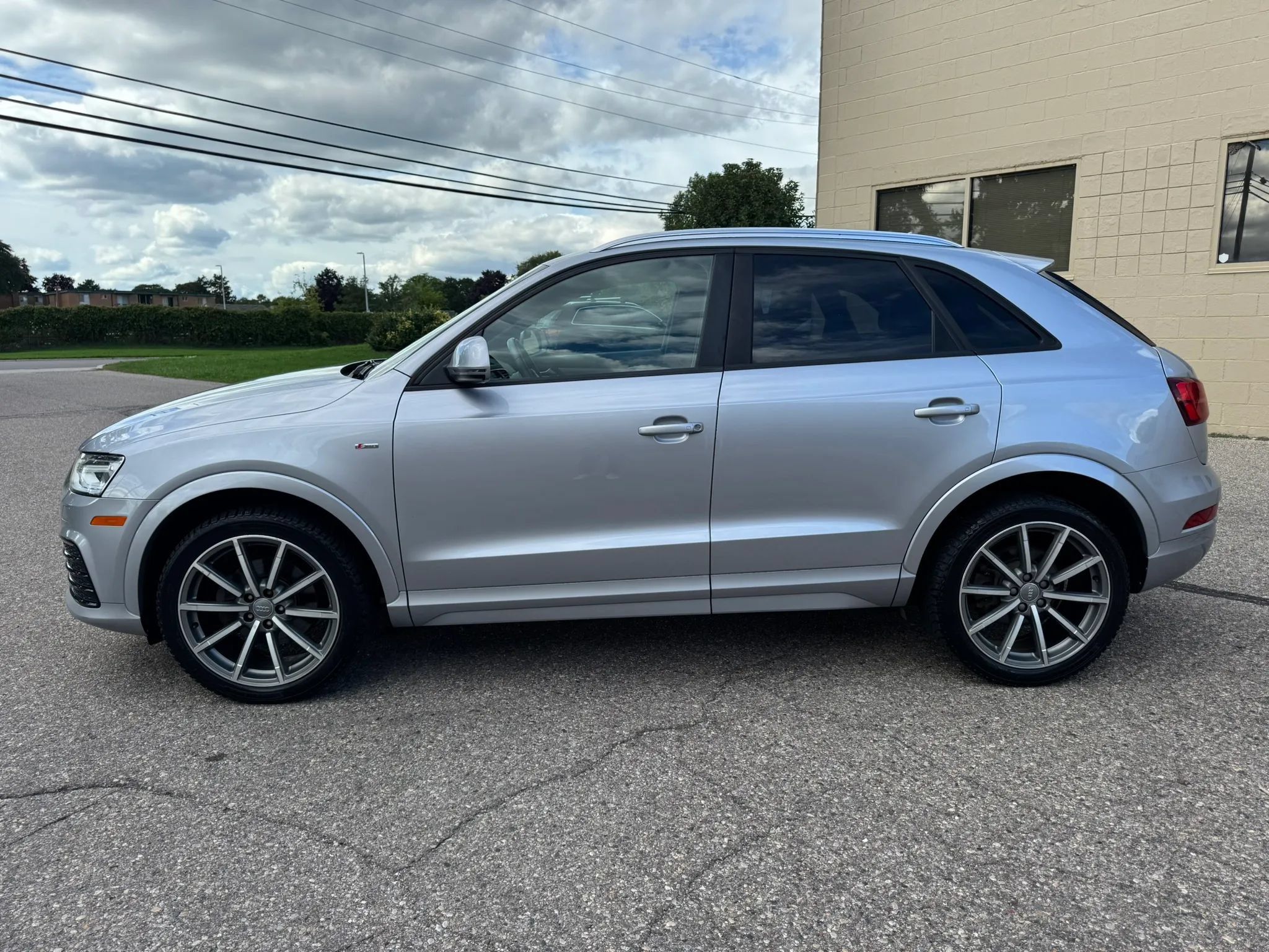 Used 2018 Audi Q3 2.0T Premium w/ Convenience Package AWD/4WD image 5