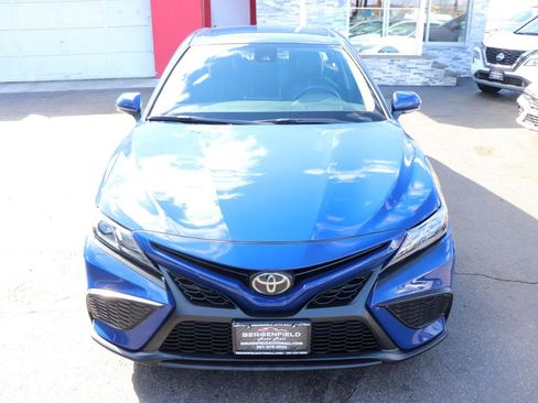 Used 2024 Toyota Camry SE image 9