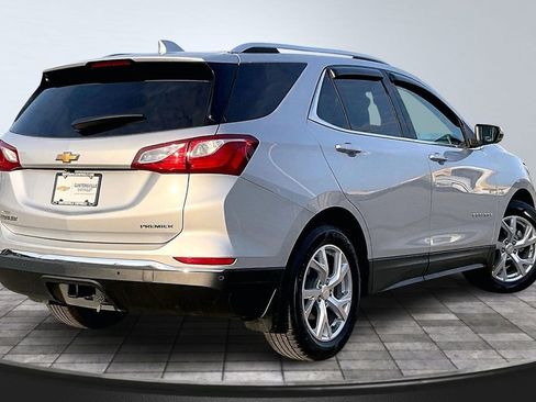 Used 2021 Chevrolet Equinox Premier FWD image 2