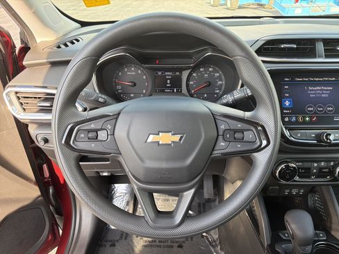 Used 2023 Chevrolet TrailBlazer LT w/ Convenience Package FWD image 23