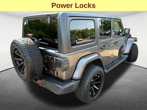 Used 2018 Jeep Wrangler Unlimited Sahara AWD/4WD image 10