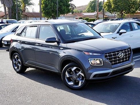 Certified 2025 Hyundai Venue SEL FWD image 3