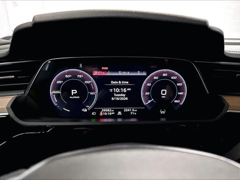 Certified 2024 Audi Q8 e-tron Premium Plus w/ Premium Plus Package AWD/4WD image 21