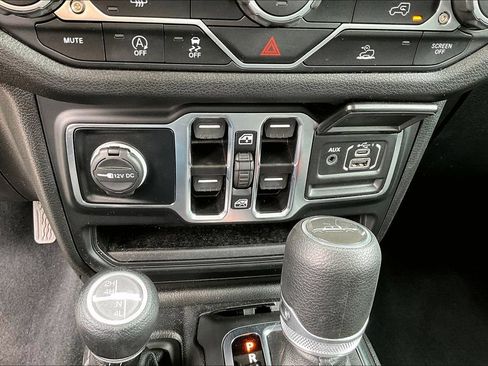 Used 2025 Jeep Gladiator Sport AWD/4WD image 36