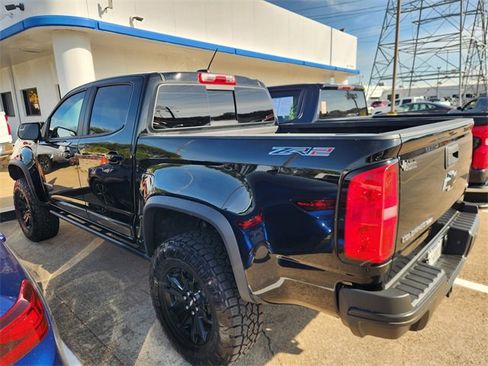 Used 2018 Chevrolet Colorado ZR2 w/ ZR2 Midnight Special Edition image 4