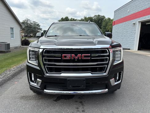 Used 2023 GMC Yukon XL SLT w/ SLT Premium Package AWD/4WD image 9