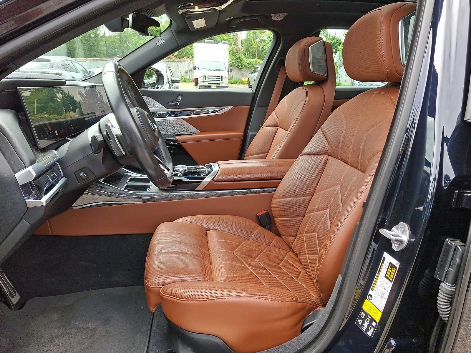 Used 2023 BMW 760i xDrive AWD/4WD image 10